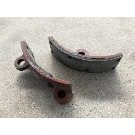 PARKING BRAKE SHOE SET M38A1